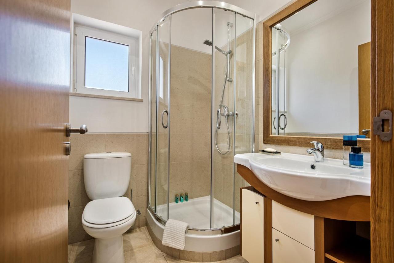 Luxurious First Floor Apartment Sleeps 4 Carvoeiro  Ngoại thất bức ảnh